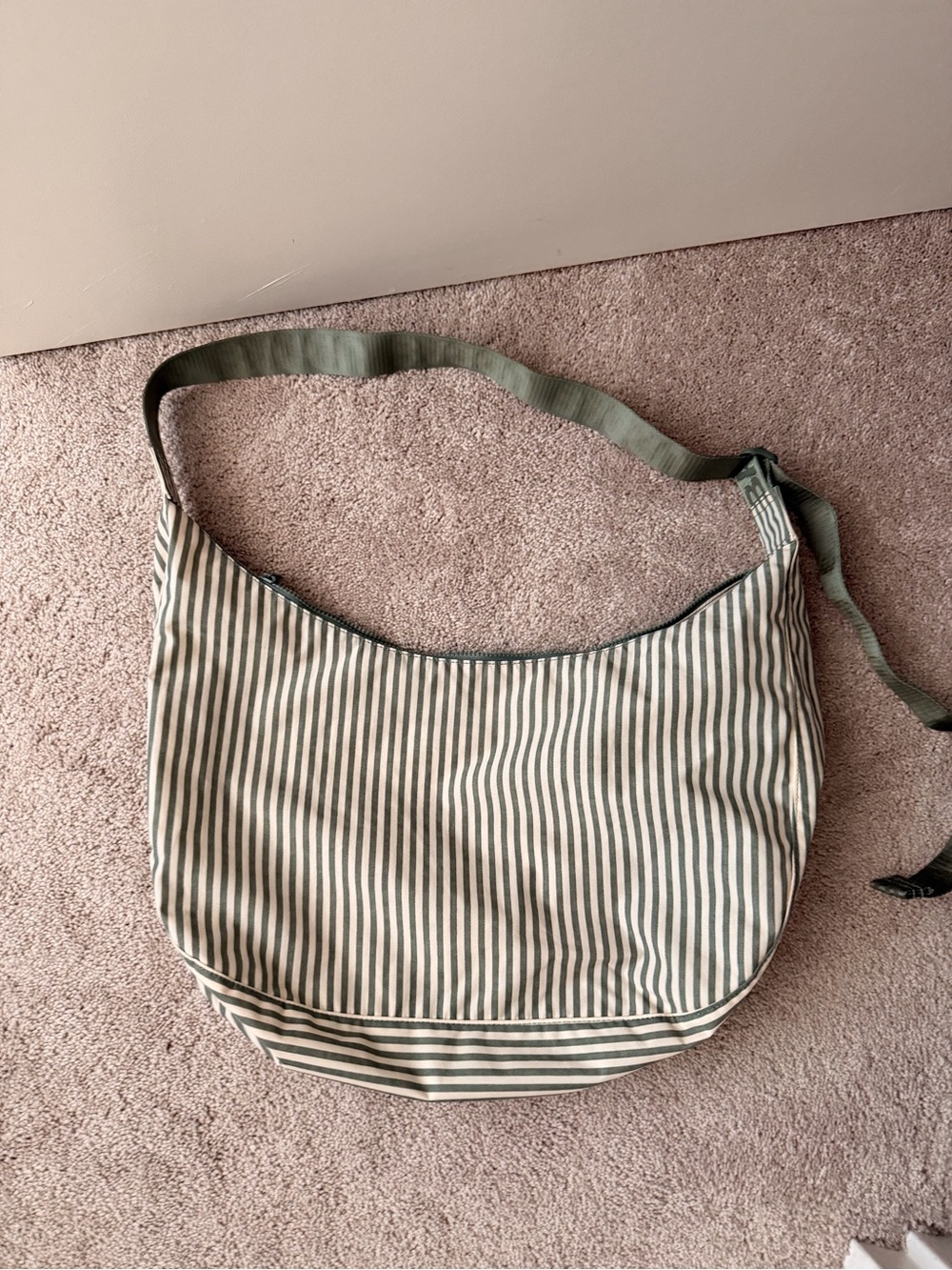 BAGGU Sage stripe large crescent